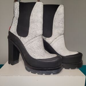 Hunter White Crackle & Black Platform Chelsea Boots